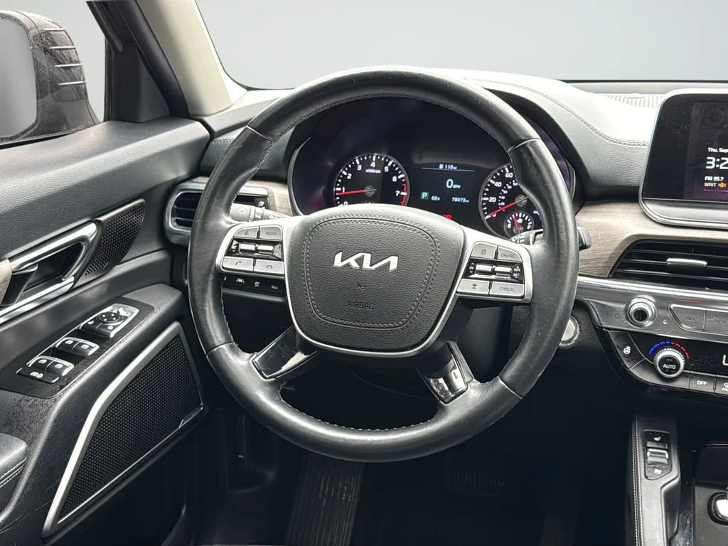 Used 2022 Black Kia EX image 46