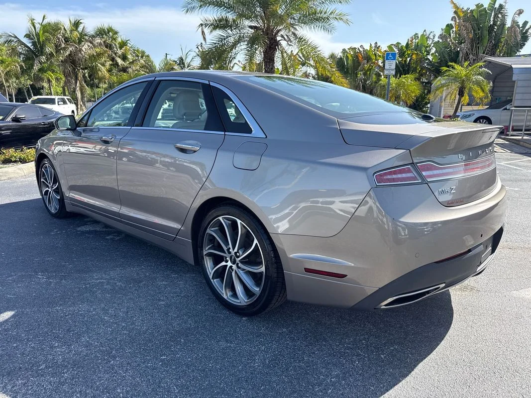 Used 2019  Lincoln Reserve I image 4
