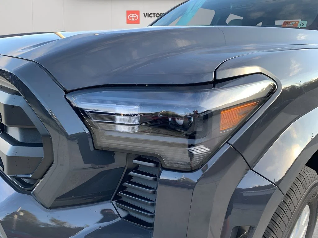 Used 2025  Toyota SR5 image 28
