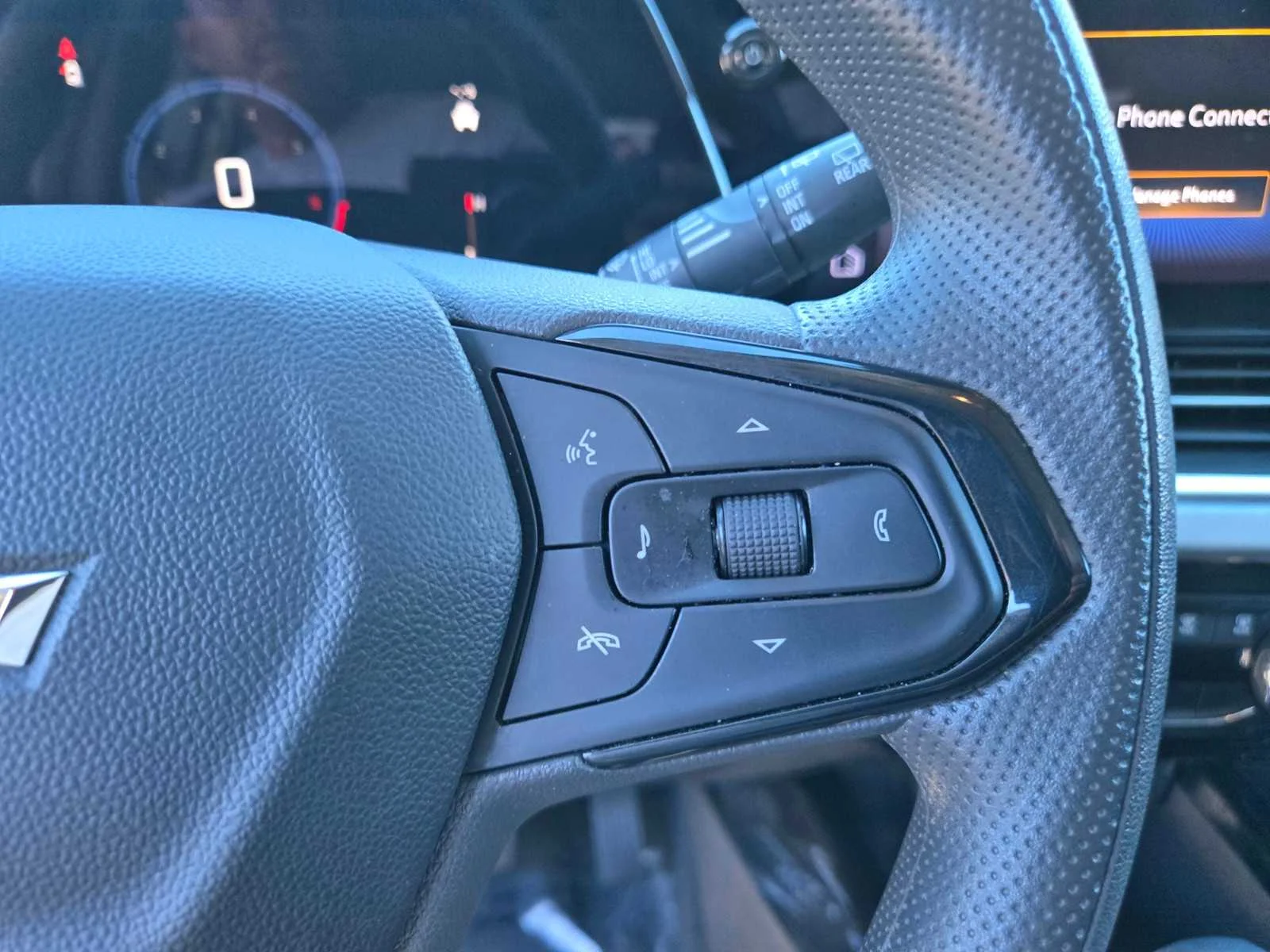 Used 2025 Summit White Chevrolet LT image 25