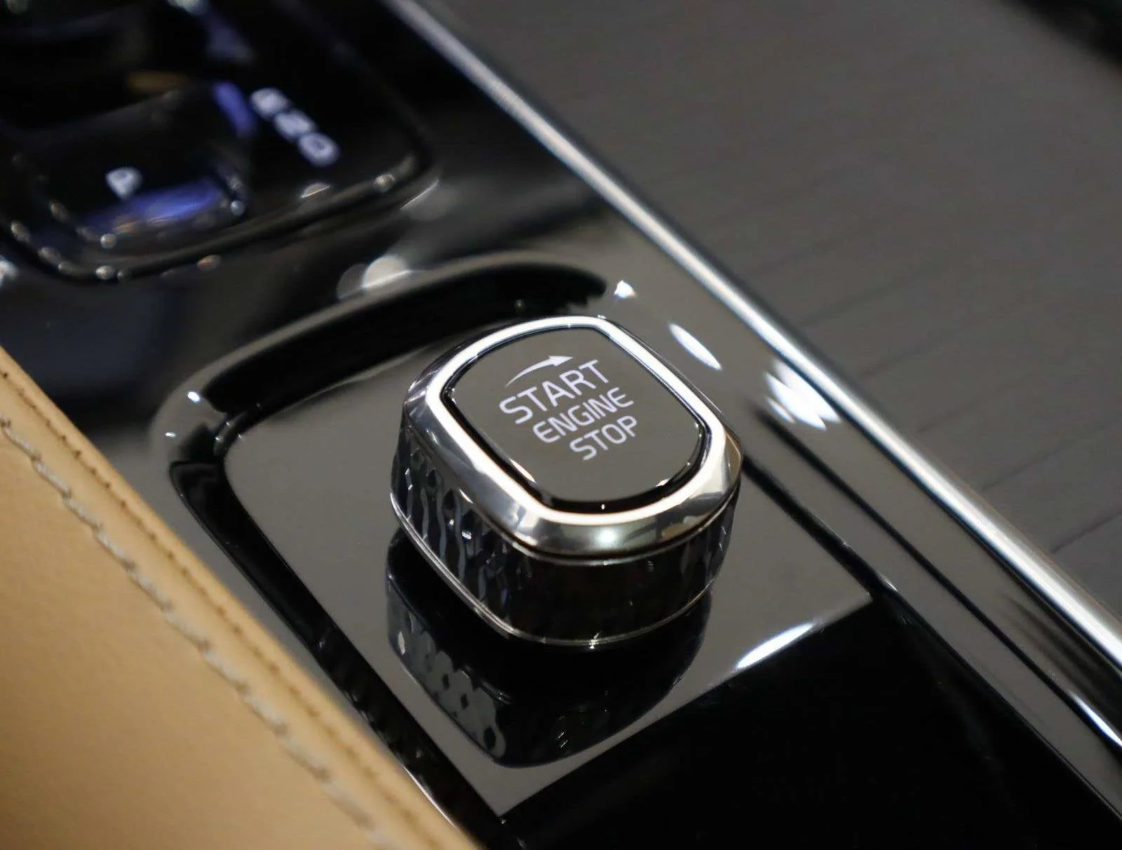 Used 2024 Silver Volvo Ultimate Bright Theme image 39