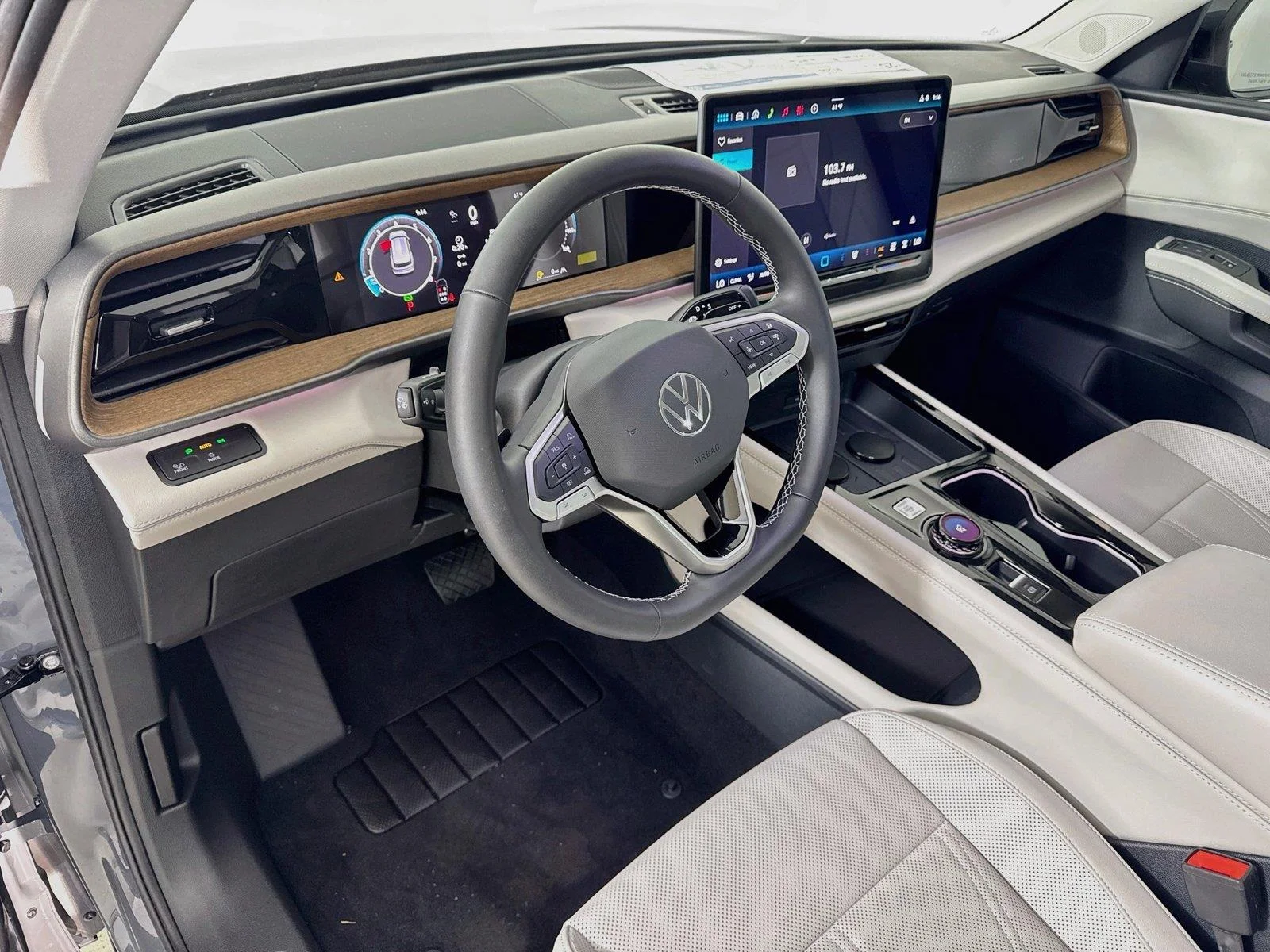 New 2027 Pure Gray Volkswagen SE w/Technology image 9
