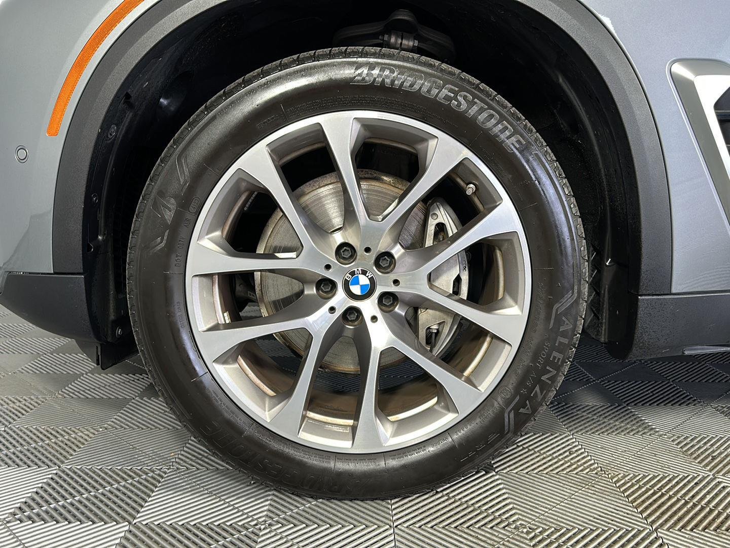 Used 2024 Skyscraper Grey Metallic BMW xDrive40i image 6