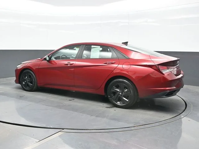 Used 2023 Red Hyundai SEL image 3