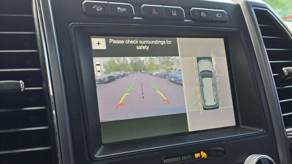 Used 2019 Black Metallic Ford Platinum image 32