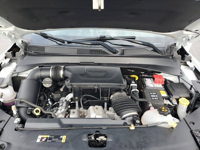 Used 2023 White Jeep Latitude image 11