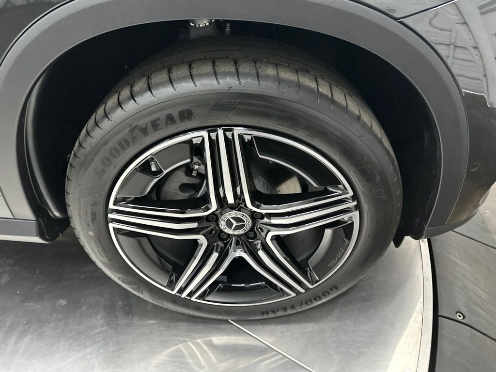 New 2027 Graphite Grey Metallic Mercedes-Benz GLC 300 image 9