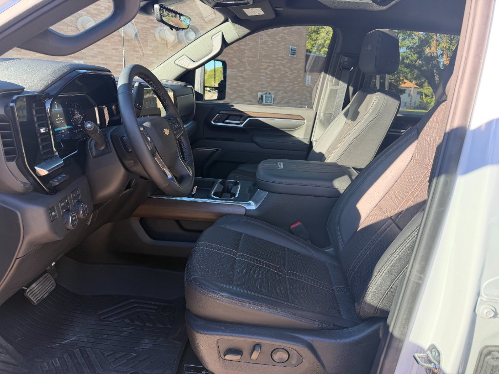 Used 2026 Summit White Chevrolet High Country image 17