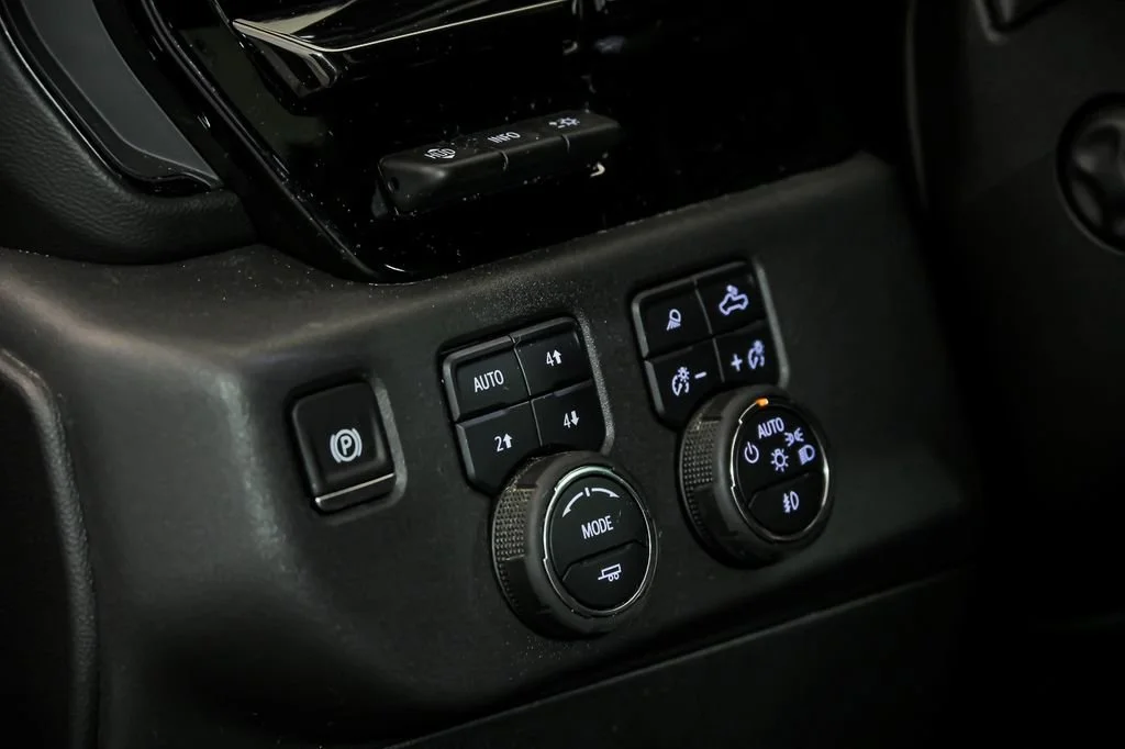 Used 2025 Black Chevrolet ZR2 image 19