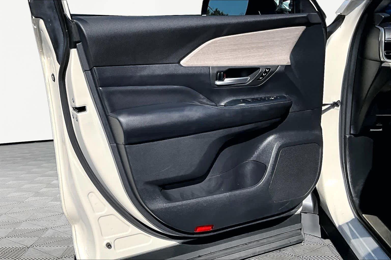 Used 2024 Coastal Cream Toyota Platinum image 21
