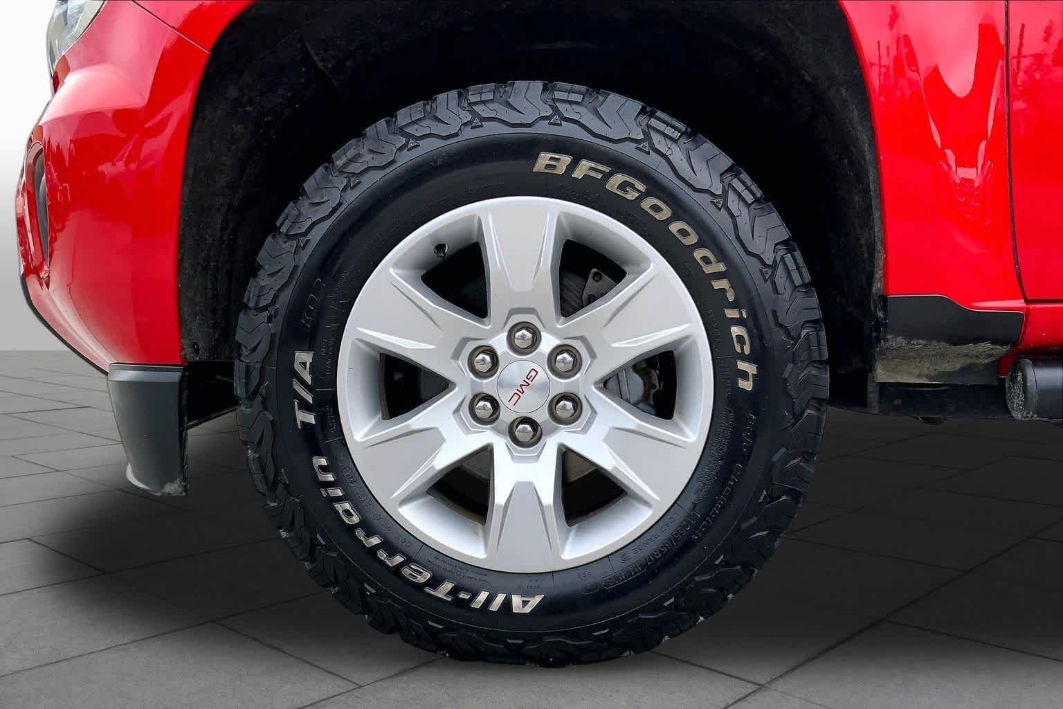 Used 2017 Cardinal Red GMC 4WD SLE image 10