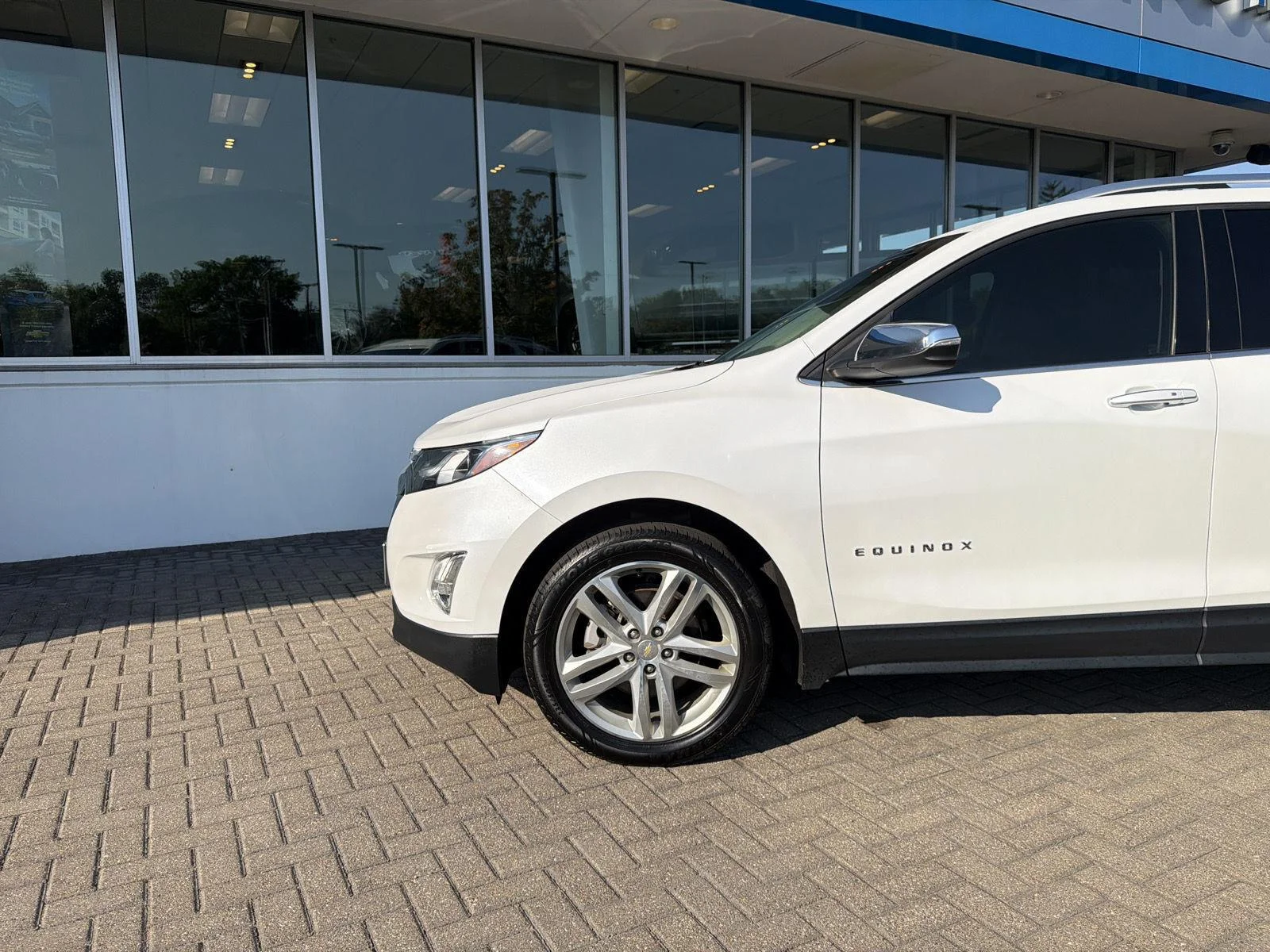 Used 2019 Iridescent Pearl Tricoat Chevrolet Premier image 9