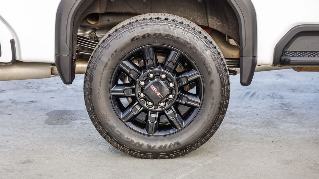 Used 2025 Summit White GMC AT4 image 12