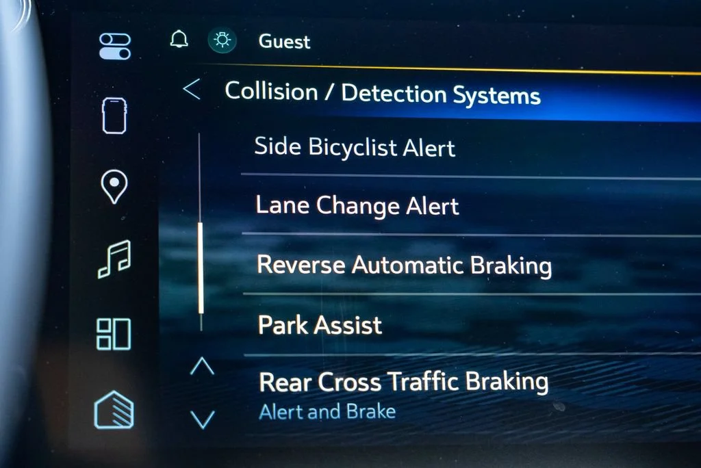 New 2027 Polar White Tricoat Chevrolet ACTIV image 21