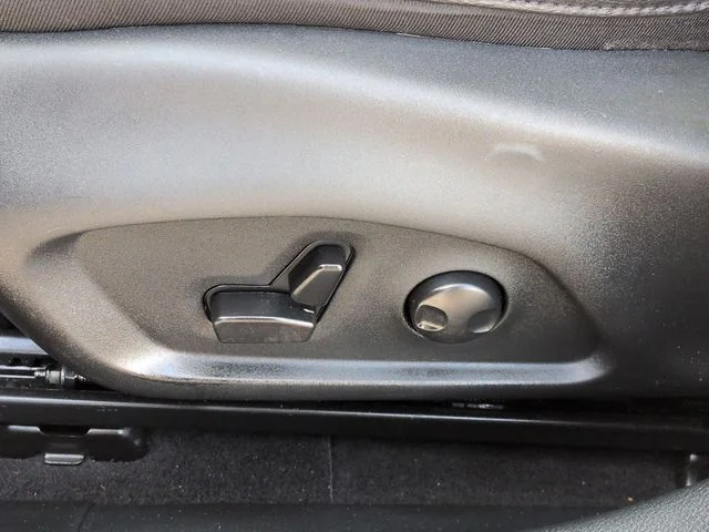 Used 2024 Gray Jeep Latitude image 16