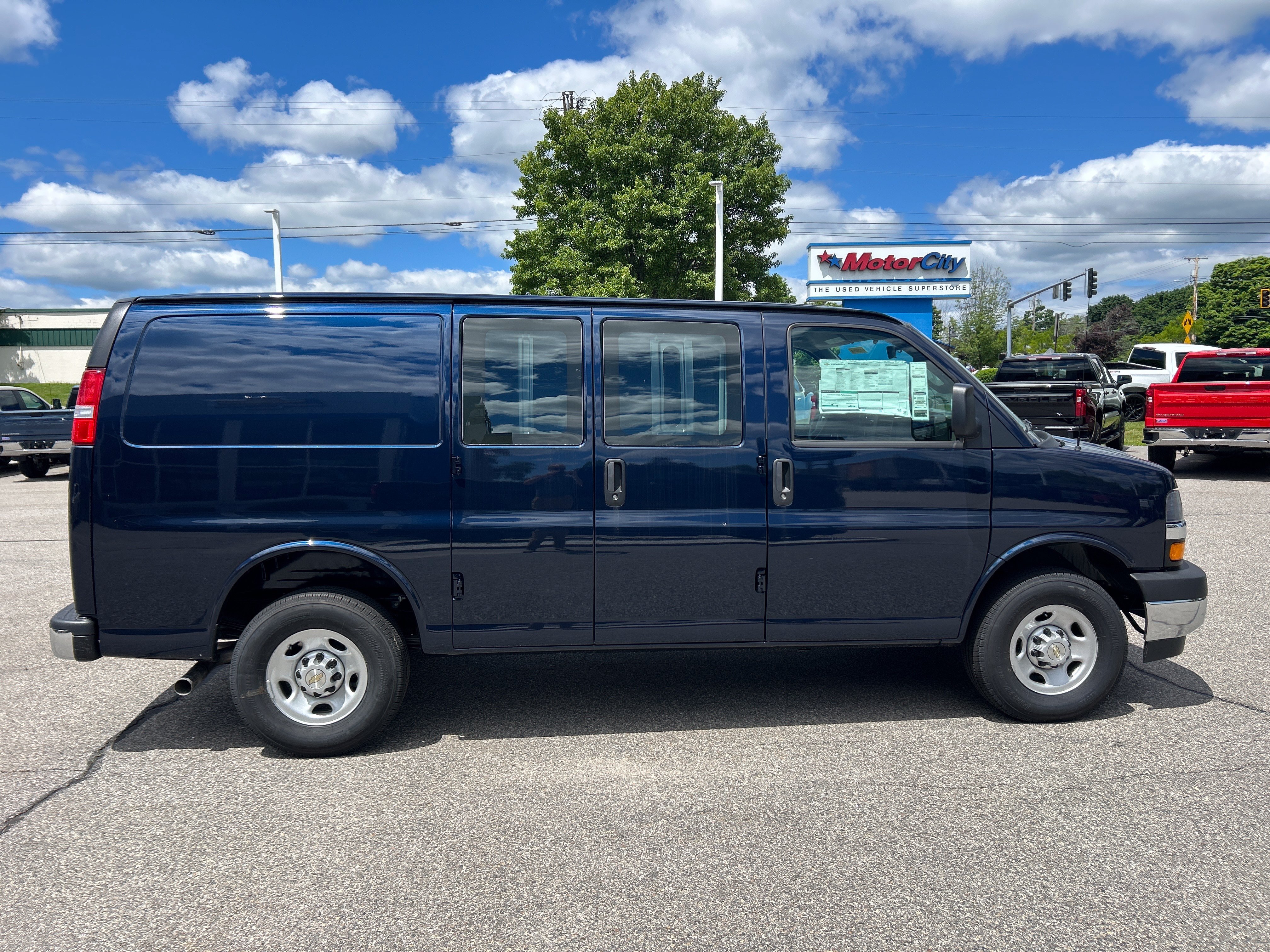 2026 Chevrolet Express Cargo Work Van - Photo 7