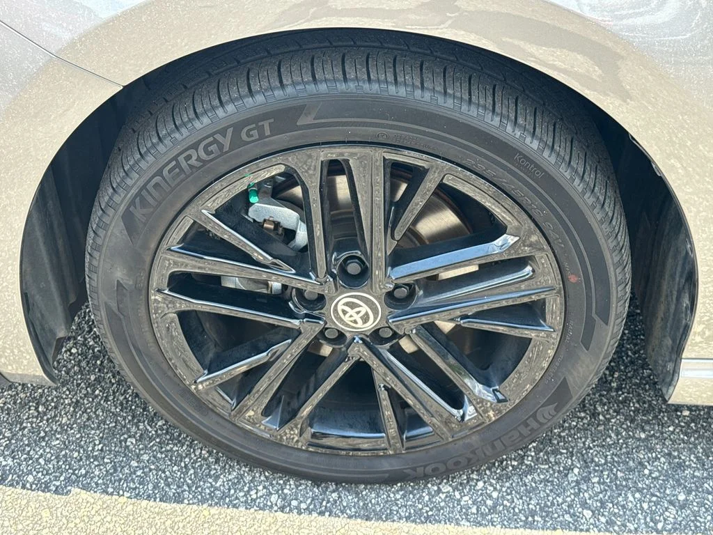 Used 2025  Toyota SE image 11