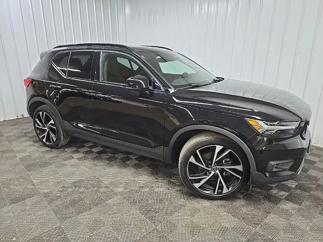 2022 Volvo XC40 R-Design