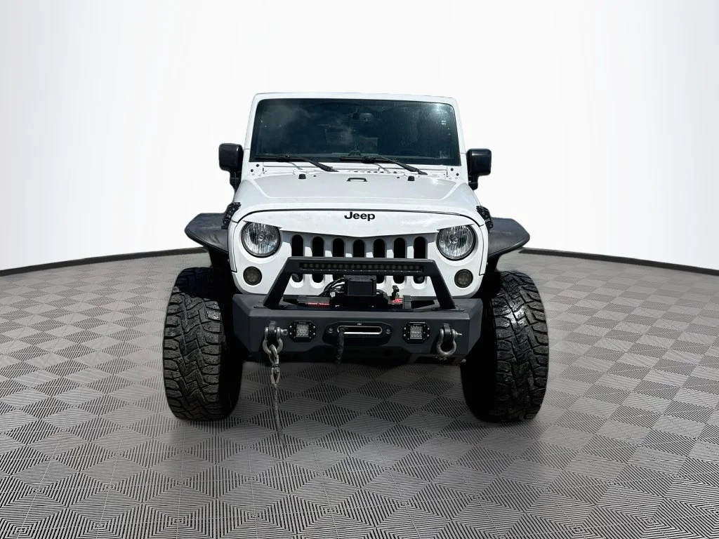 Used 2016 White Jeep Unlimited Rubicon image 2