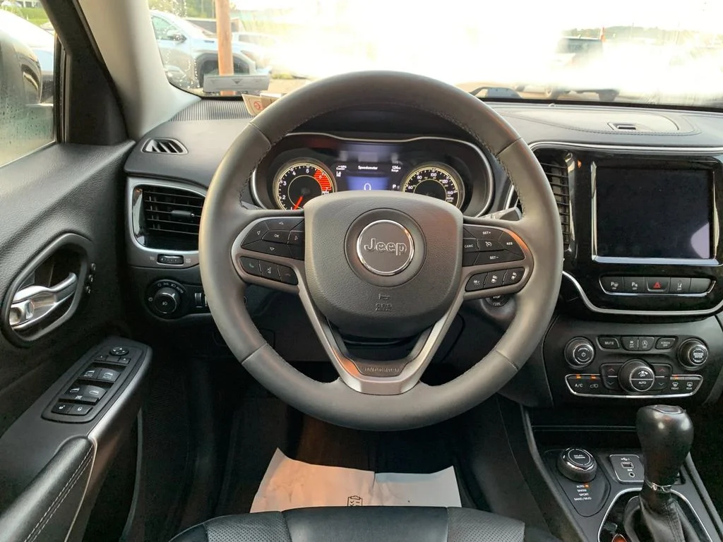 Used 2022 Gray Jeep Limited image 17