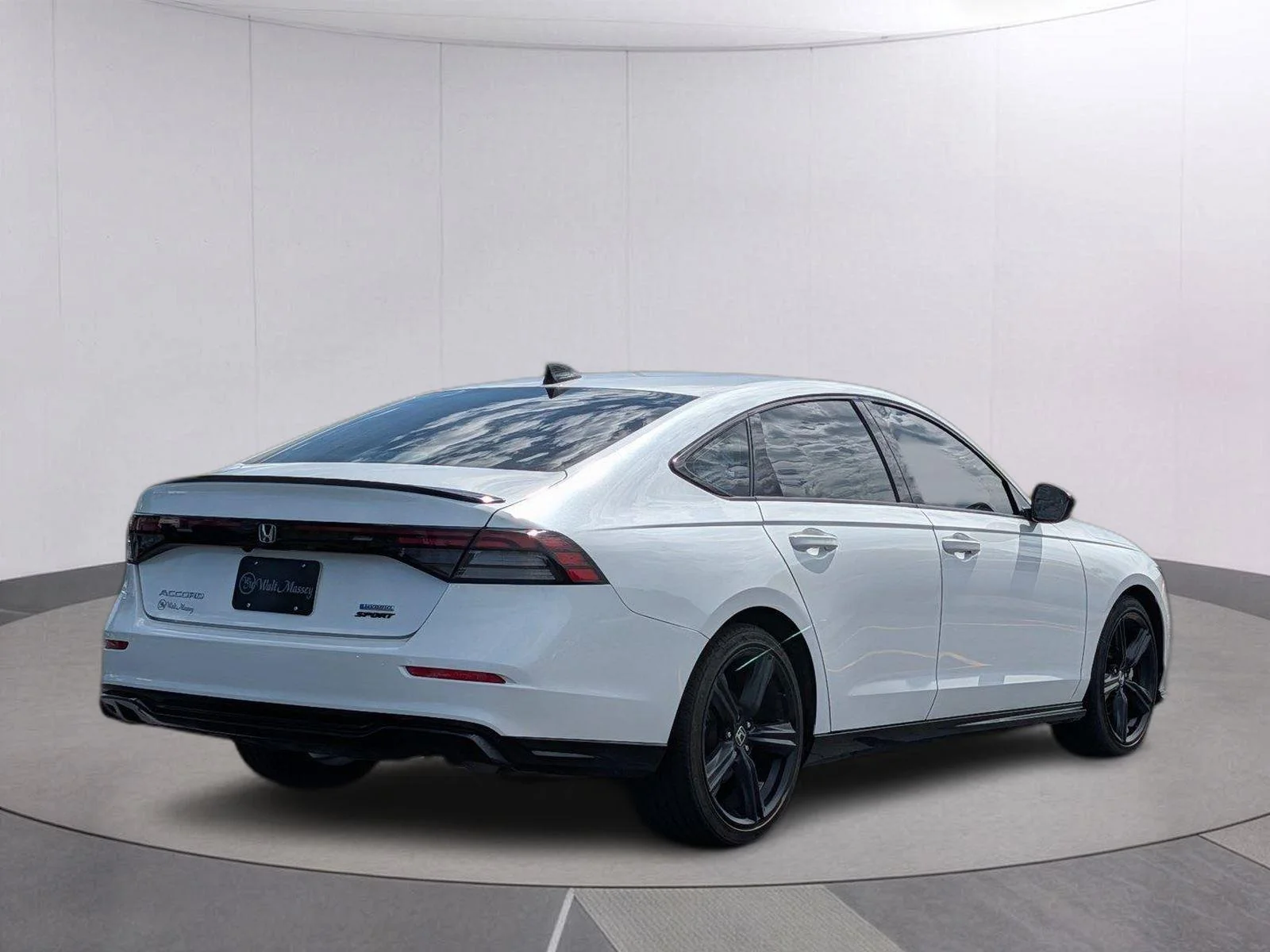 Used 2024 Platinum White Pearl Honda Sport-L image 5