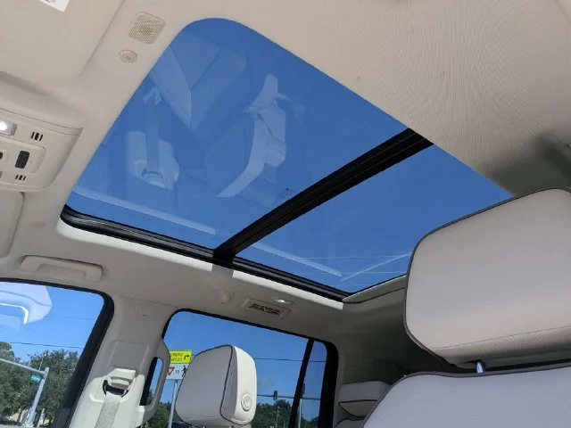 Used 2022 WHITE FROST TRICOAT GMC Denali image 23