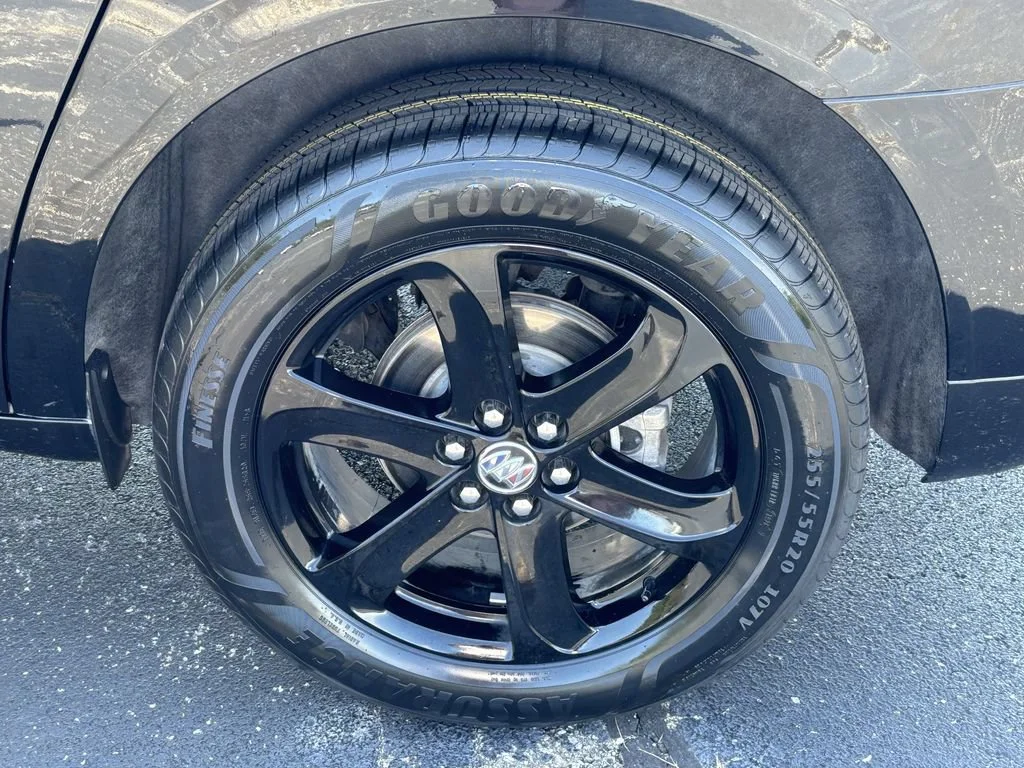 Used 2023 Includes Spectra Gray lower exterior accent color.) Buick Essence image 11