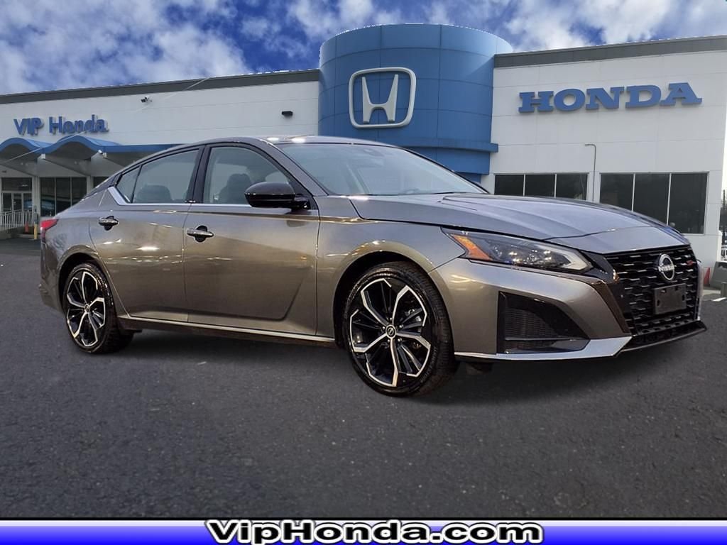 2023 Nissan Altima SR