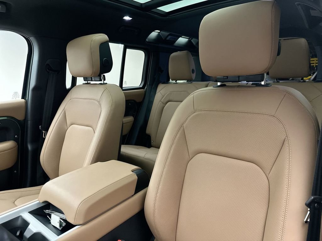 New 2026 Woolstone Green Metallic Land Rover X-Dynamic SE image 10