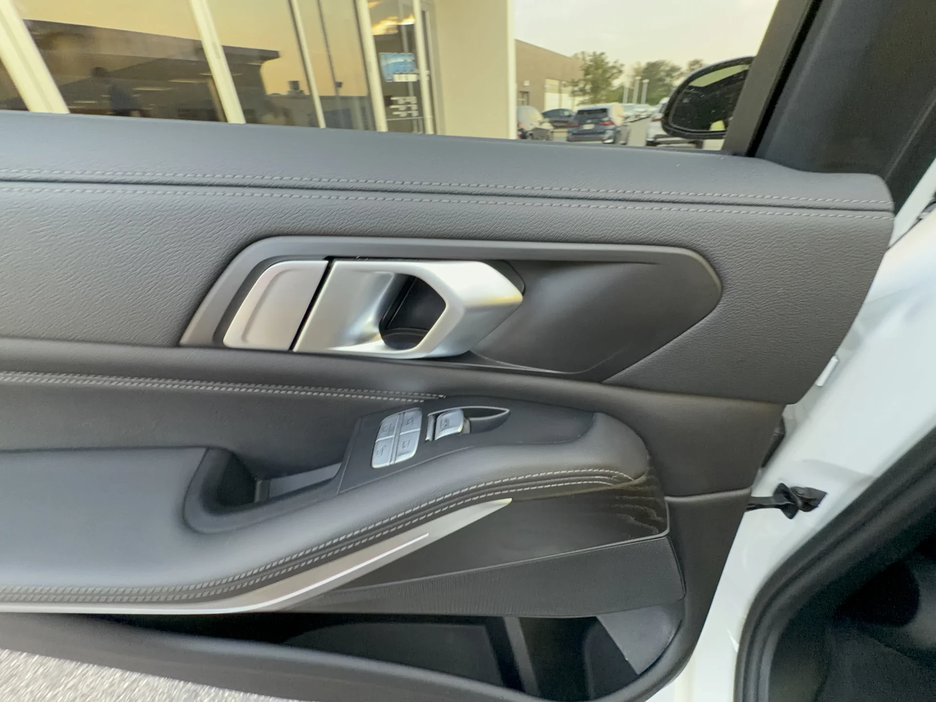 Used 2022 Alpine White BMW xDrive40i image 28