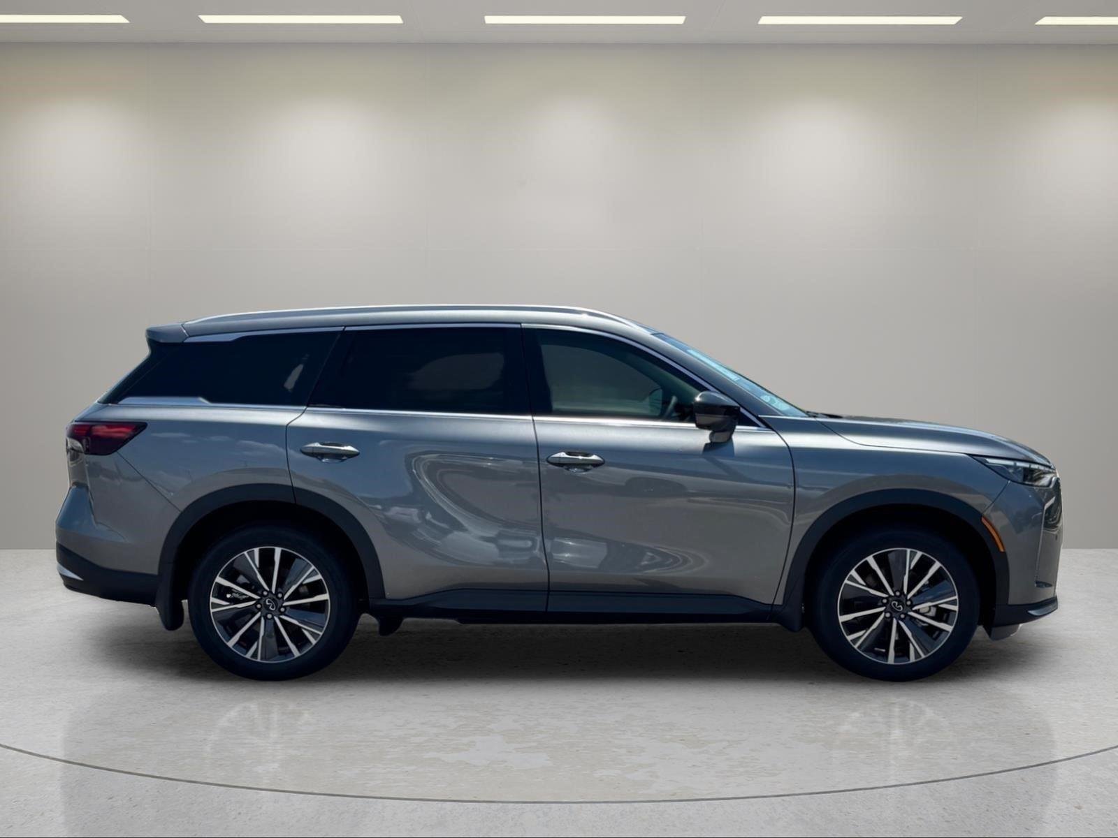 New 2027 GRAPHITE SHADOW INFINITI Luxe FWD image 6