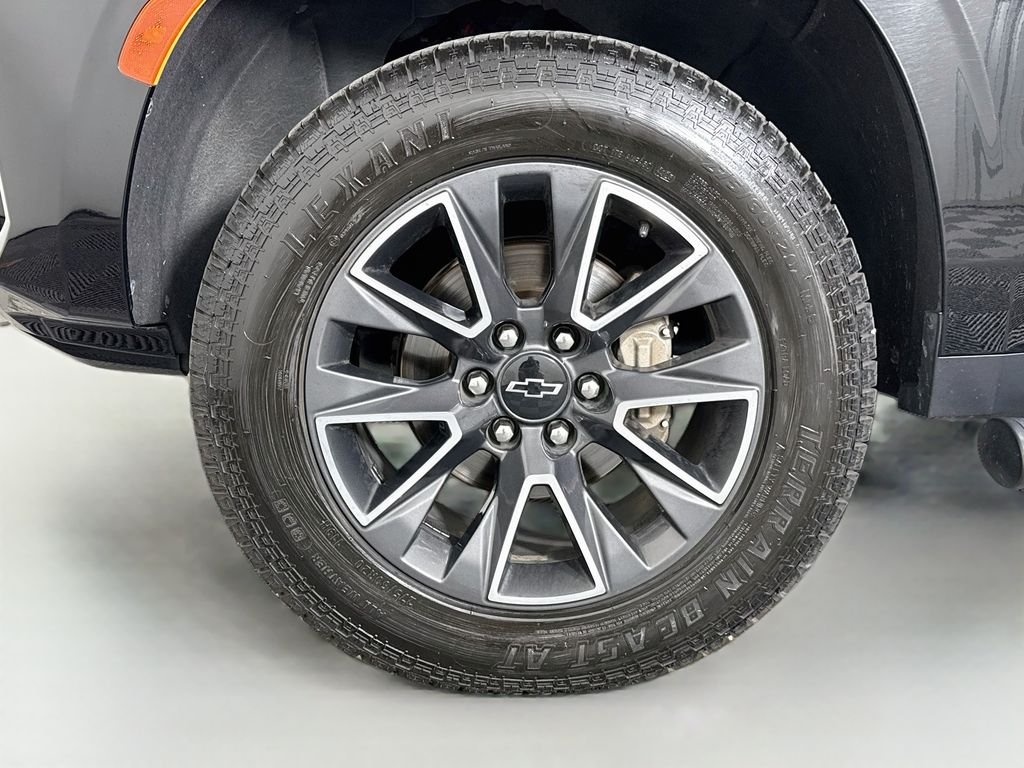 Used 2021 Black Chevrolet Z71 image 31
