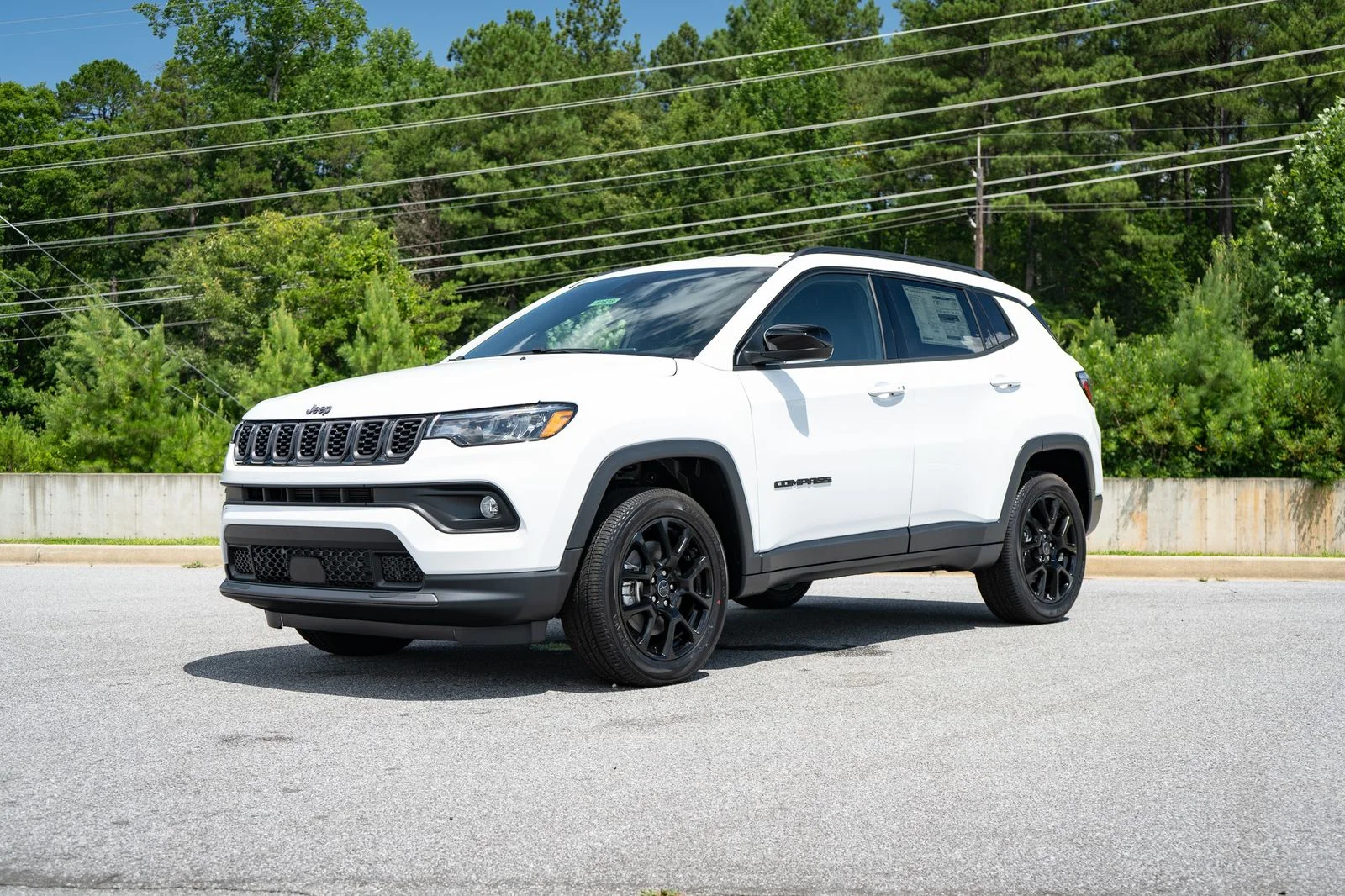 New 2026 Bright White Clearcoat Jeep Latitude image 3