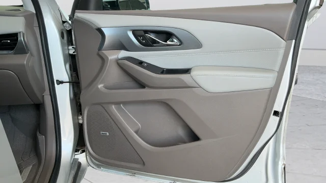 Used 2020 Silver Chevrolet Premier image 23
