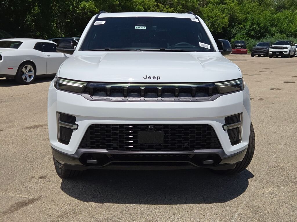New 2026 Bright White Clear-Coat Exterior Paint Jeep Limited Reserve image 6