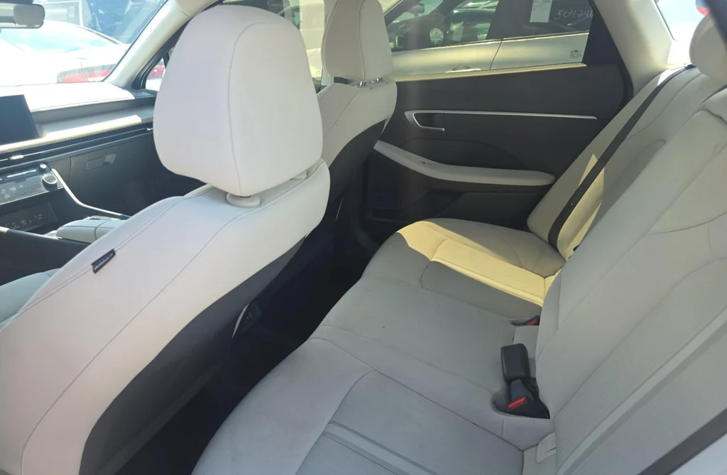 Used 2025 Silver Hyundai SEL image 9