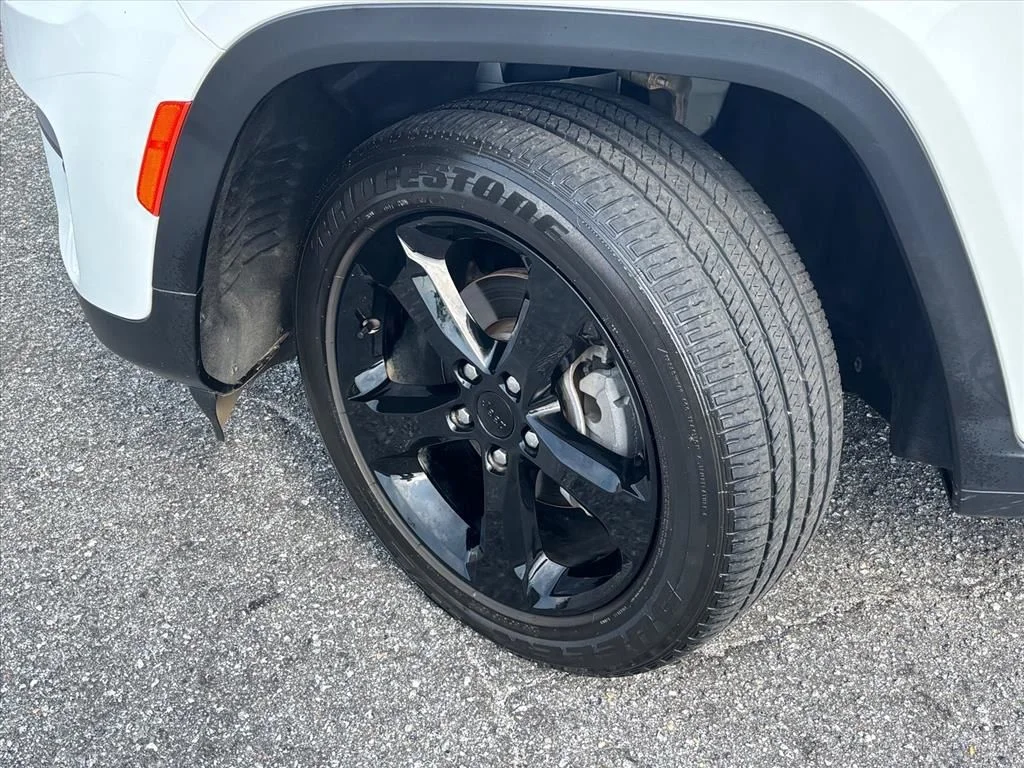 Used 2023 White Jeep Altitude X image 27