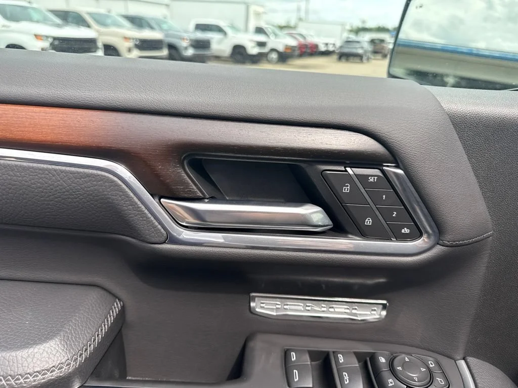 Used 2025 Sterling Metallic GMC Denali image 11