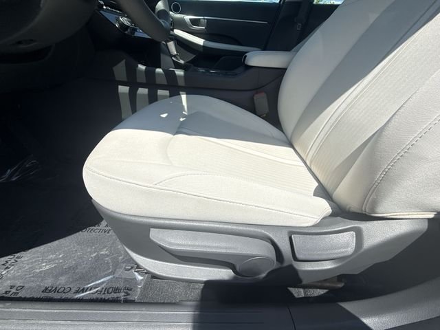 Used 2025 White Hyundai SE image 12