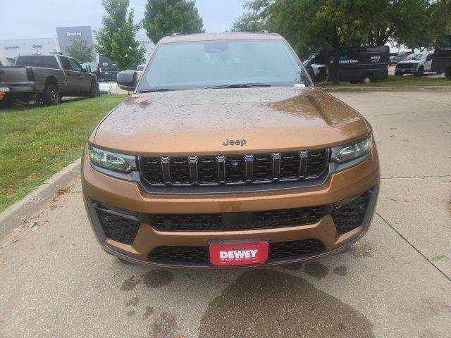 New 2027 Copper Shino Metallic Clearcoat Jeep Limited image 2