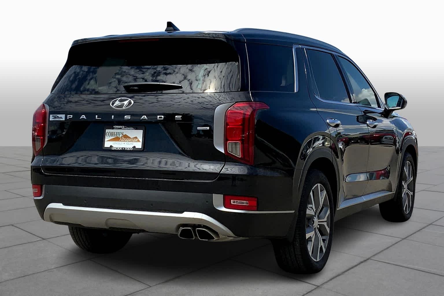 Used 2022 Abyss Black Pearl Hyundai SEL image 13