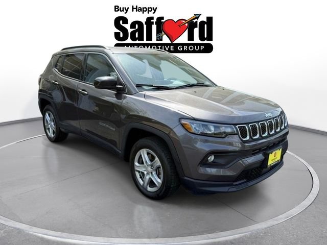 Used 2024  Jeep Latitude image 9