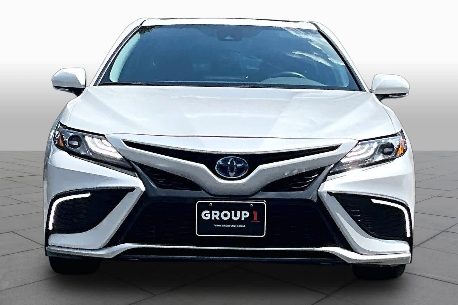 Used 2024 Wind Chill Pearl Toyota Hybrid XSE image 4