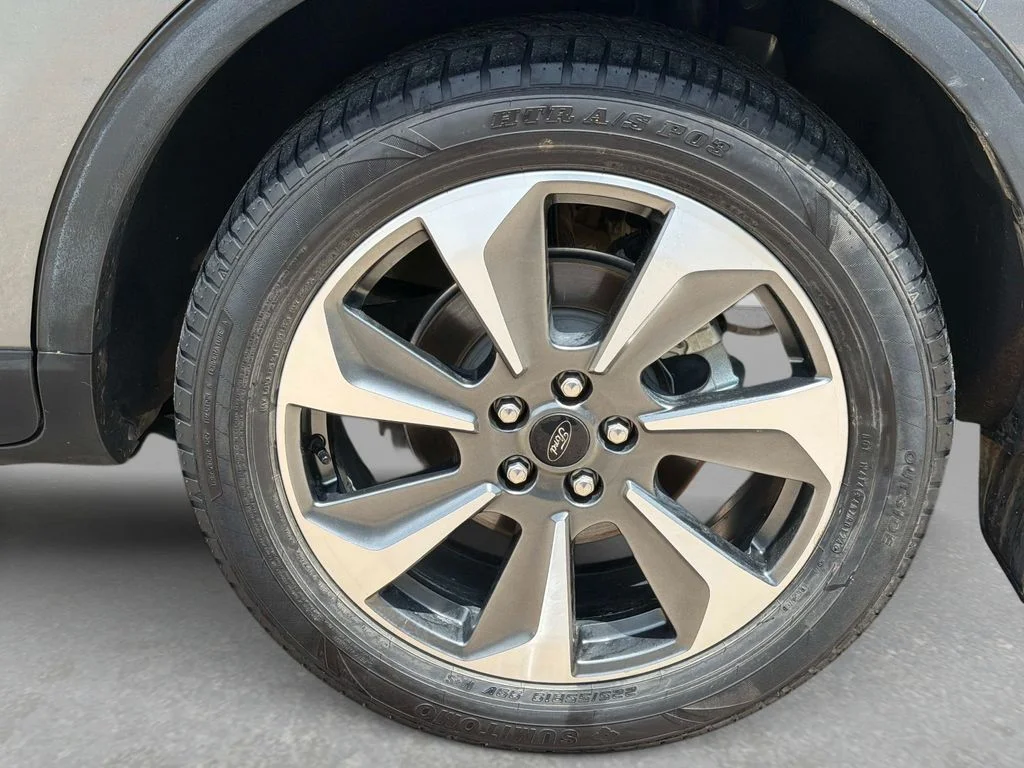 Used 2024 Gray Metallic Ford Platinum image 12