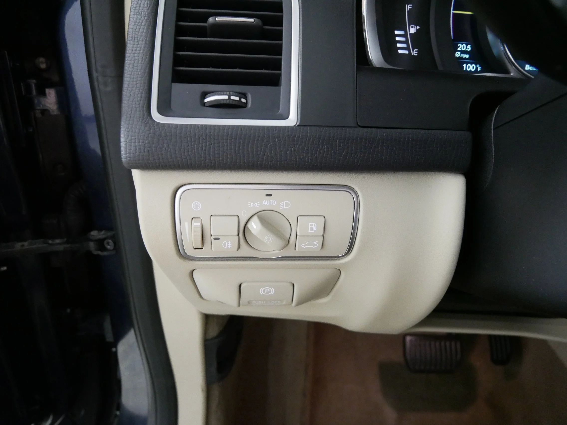 Used 2015 Caspian Blue Metallic Volvo T6 image 26