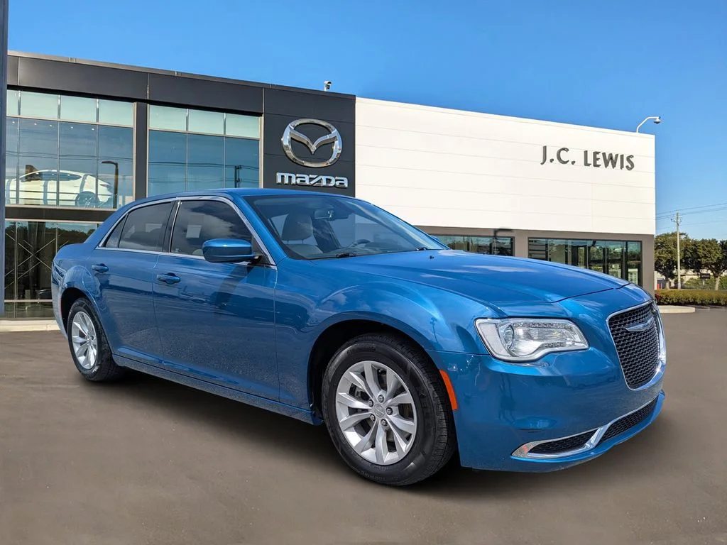 2022 Chrysler 300 Touring's photo