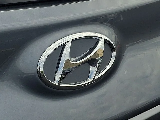 Used 2021 Silver Hyundai SEL Plus image 3