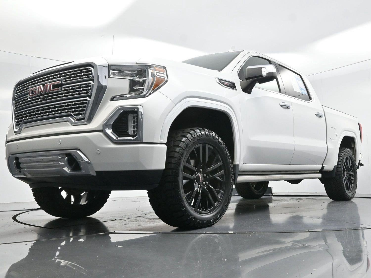 Used 2020 White Frost Tricoat GMC Denali image 50