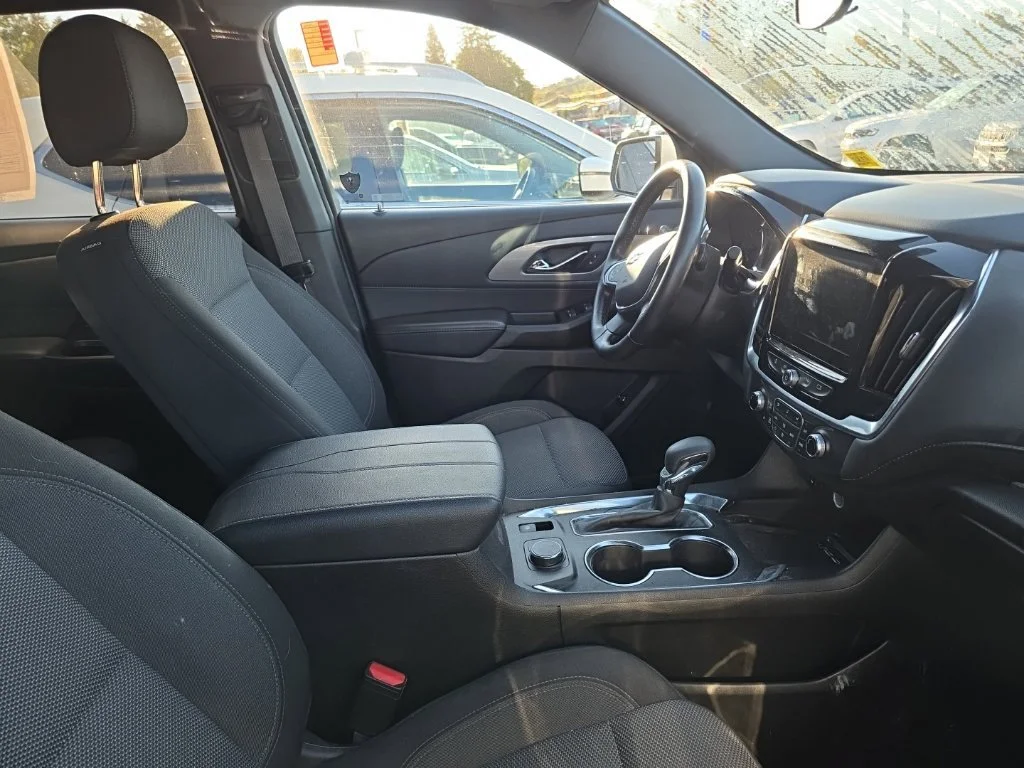 Used 2023 SUMMIT WHITE Chevrolet LT Cloth image 6