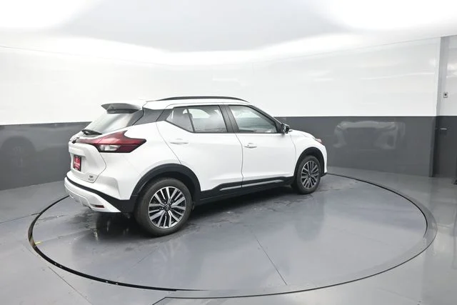 Used 2024 White Nissan SR image 39